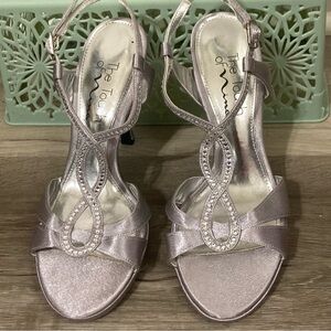 🌸 (2/$20) Sz 6 Touch of Nina Y2K Silver Stiletto Heels